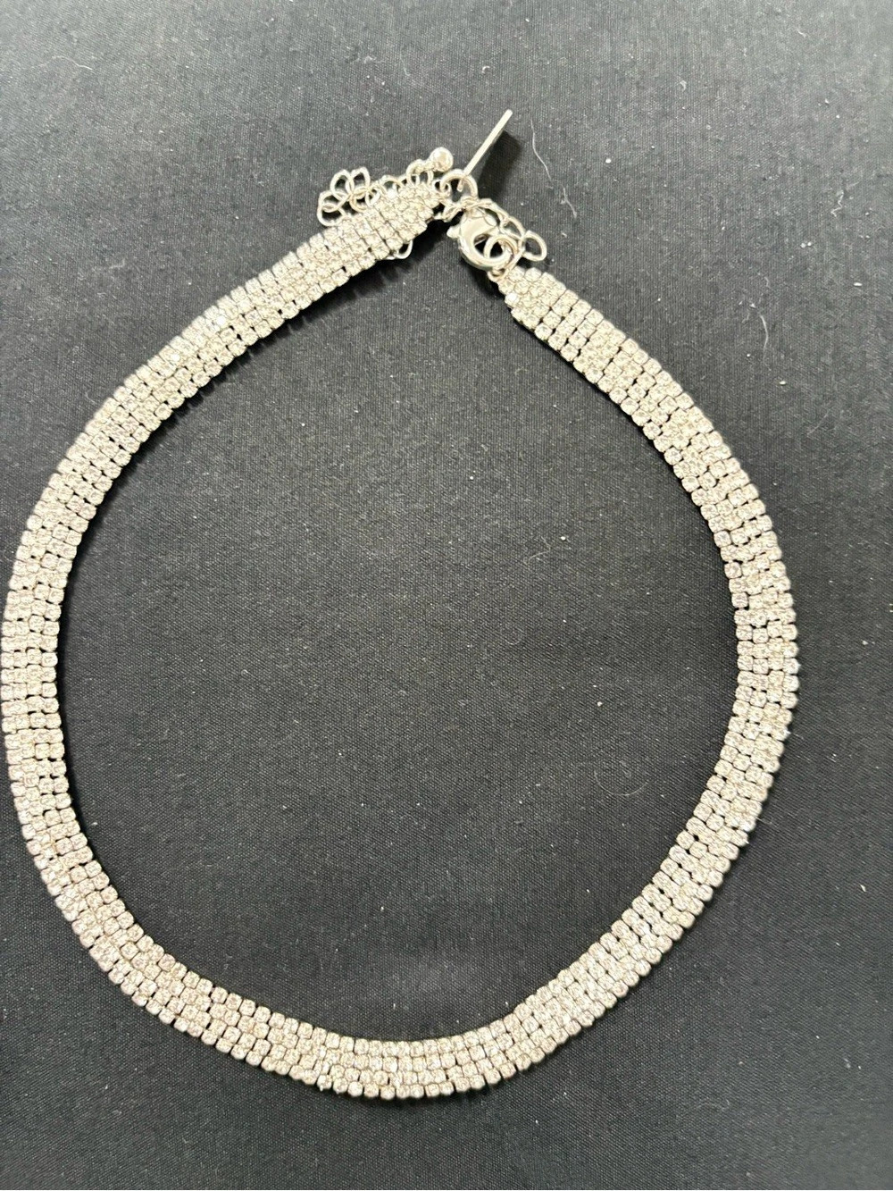 Silver-Tone white Rhinestones Textured Necklace Like New